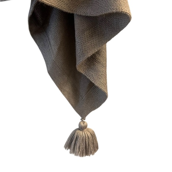 Poncho. Sweater style one size fits most. Olive green with tassel decoration. - Picture 2 of 6